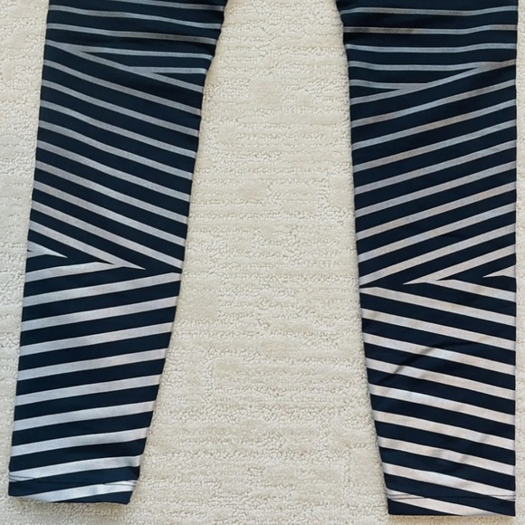 Brand New Women's NIKE Power Epic Lux Metallic Striped Dri-fit Stretch Leggings - Picture 9 of 16